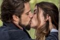 Felipe e Lívia se beijam - Foto: Divulgação Globo