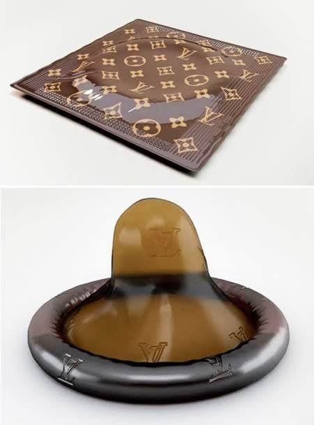 Preservativo da marca Louis Vuitton