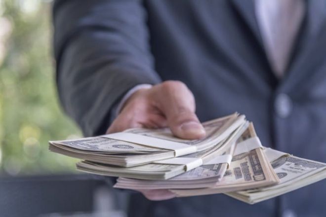A testosterona ajuda a ganhar dinheiro e o dinheiro a ter mais testosterona