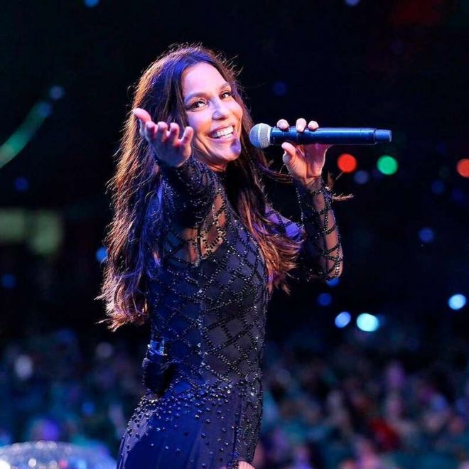 Famosos que cantam em outro idioma Ivete Sangalo