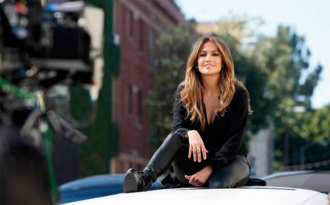 Famosos que cantam em outro idioma Jennifer Lopez