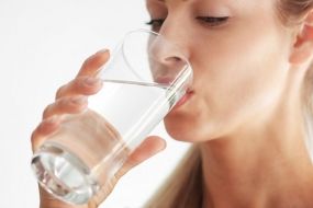 10 benefícios do jejum de água