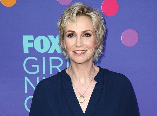 Famosos do cinema que fizeram carreira após os 30 Jane Lynch