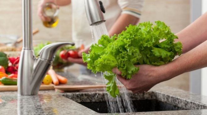 Aprenda lavar os alimentos corretamente com 7 dicas simples