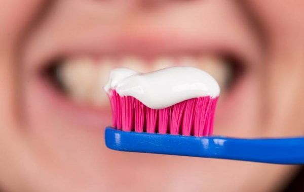 Coisas que você talvez use e que podem colocar a vida em risco creme dental