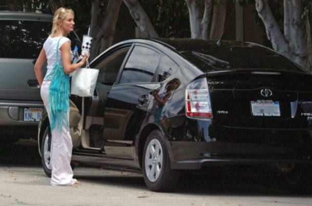 Famosos milionários que preferem carros simples Cameron Diaz