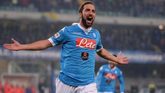 Conheça os jogadores mais caros da história do futebol Higuaín