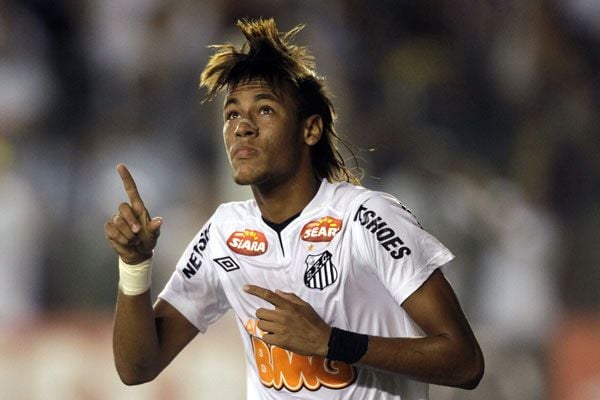 Conheça os jogadores mais caros da história do futebol Neymar