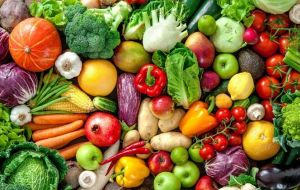 Escolher frutas e legumes vai além da aparência perfeita - veja dicas
