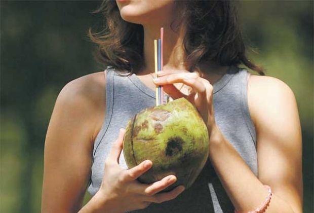 Coisas que podem acontecer com seu corpo se beber água de coco por duas semanas