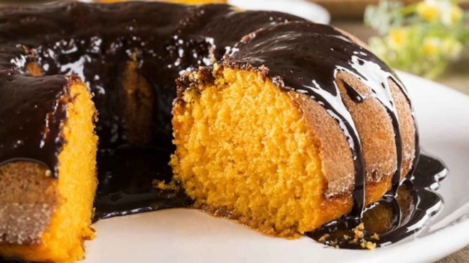 Segredos do bolo de cenoura: veja como caprichar no preparo da receita