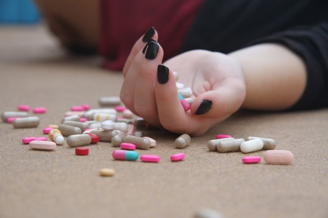 Coisas chocantes que já fizeram na tentativa de curar gays drogas