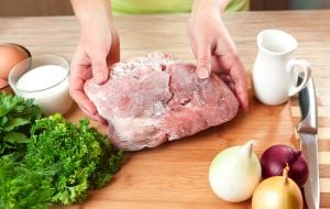 Coisas que você precisa saber antes de descongelar a carne