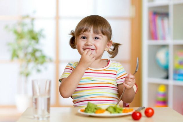 7 dicas eficientes para ensinar o filho a comer legumes e verduras