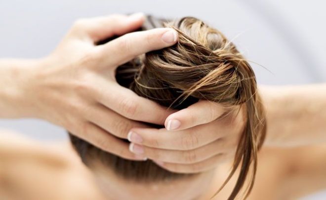 Coisas que podem aumentar a oleosidade do seu cabelo e você não sabia