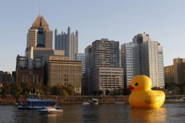 7 coisas infláveis que já ganharam versão gigante e você não sabia