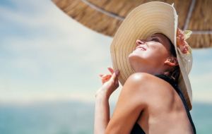 7 cuidados para ter com a pele durante o verão