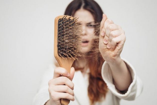 7 motivos pelos quais seu cabelo pode estar caindo