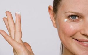 7 cuidados com a pele que te ajudarão a não envelhecer tão rápido