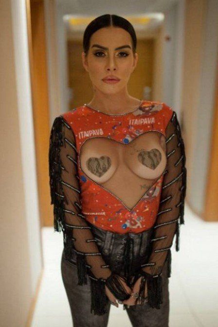 Veja alguns trajes usados pelos famosos durante o carnaval 2018.