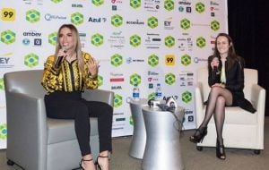 Anitta é aplaudida de pé após dar palestra em Harvard