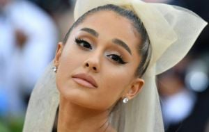 Ariana Grande anuncia pausa na carreira