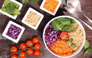 Saiba como deixar suas saladas saborosas e nutritivas