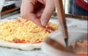 Saiba como fazer a massa de pizza perfeita