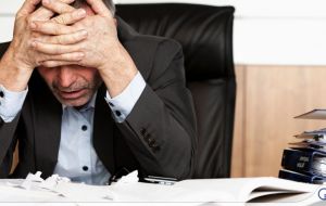 Identifique os principais sintomas de trabalho excessivo