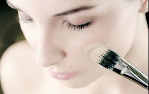 Como fazer maquiagem em pele sensível