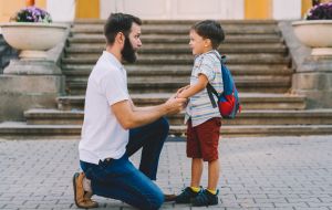 Como preparar os filhos pequenos para uma nova escolinha