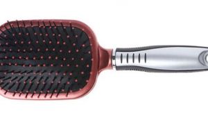 Conheça os benefícios para os cabelos da Escova Raquete