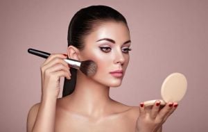 Confira algumas dicas para conseguir uma maquiagem duradoura