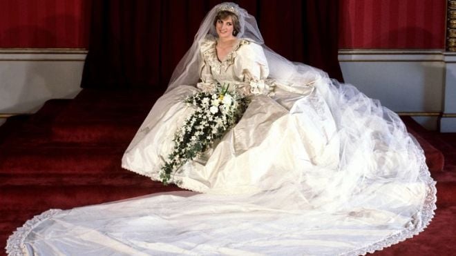 Relembre alguns fatos curiosos sobre o vestido de casamento de Diana