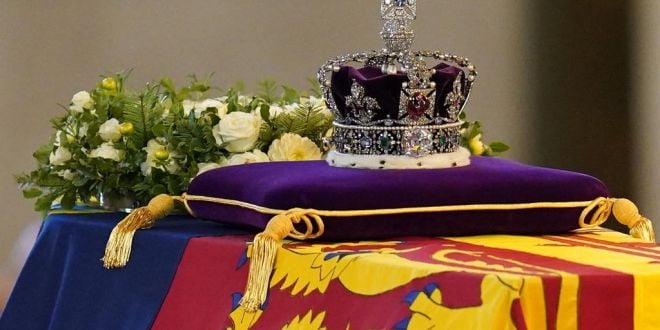 Rainha Elizabeth II: Conheça algumas curiosidades sobre a coroa sobre o caixão