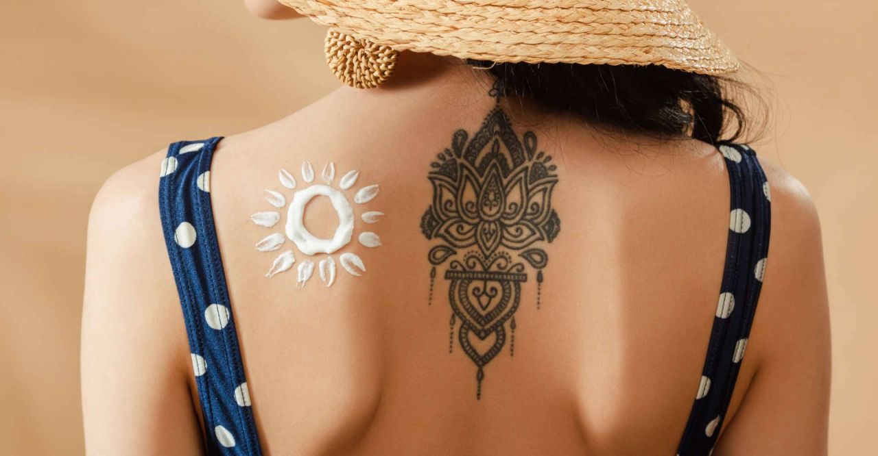 Fez tatuagem? Confira 7 cuidados essenciais manter o desenho e a pele em dia.