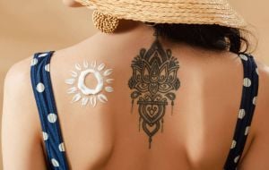 Fez tatuagem? Confira 7 cuidados essenciais manter o desenho e a pele em dia.