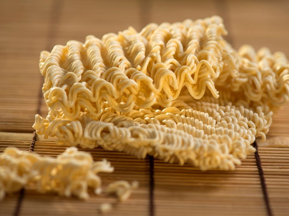 Miojo: confira curiosidades e receitas diferentes com o macarrão instantâneo