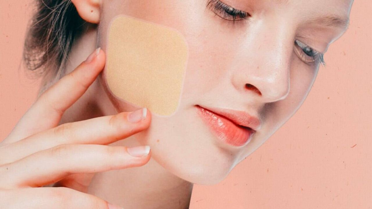 Curativo hidrocoloide: Saiba como usar o curativo para secar espinhas.