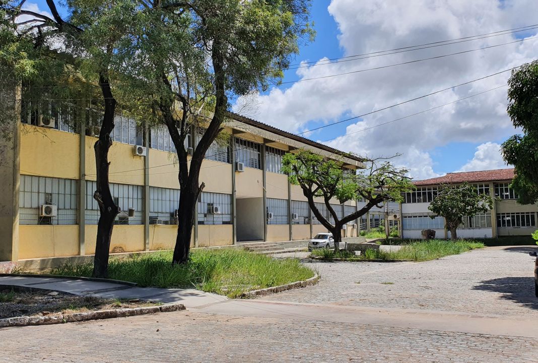 UFAL lança concurso para vagas efetivas de professor