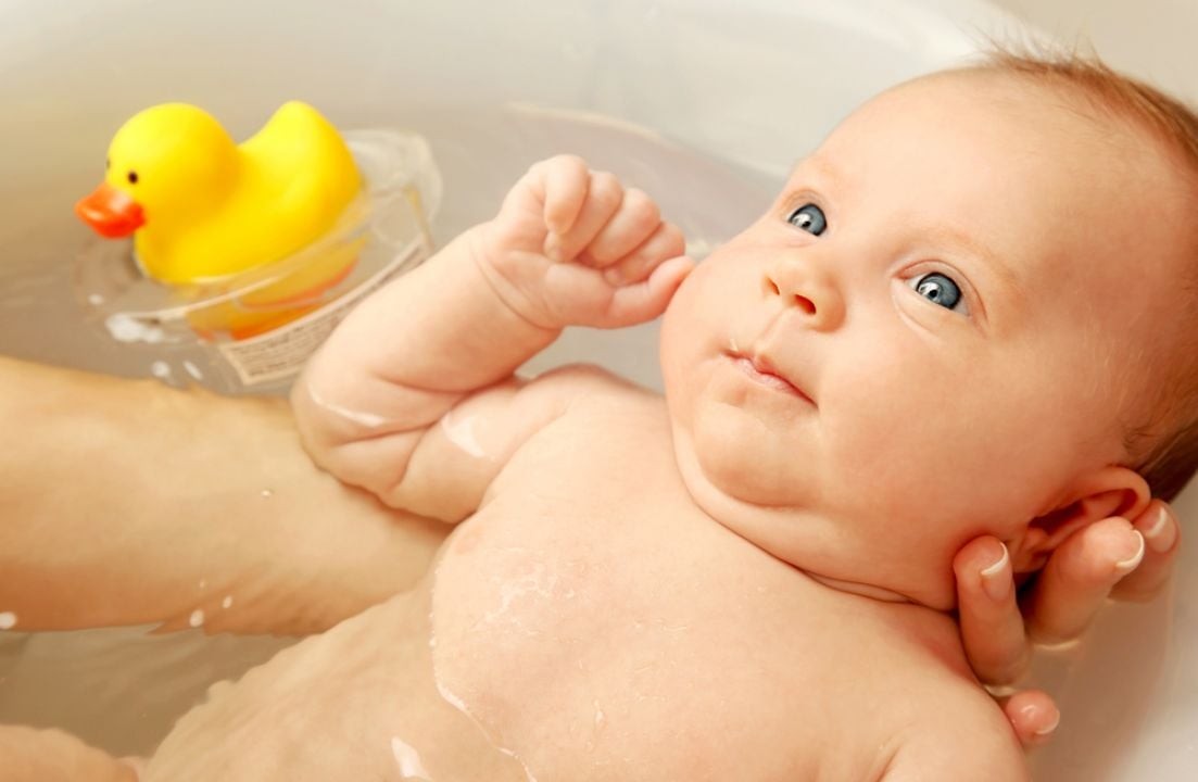 Banho no bebê: Confira dicas para um momento relaxante.