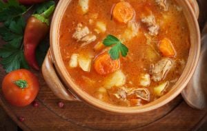 Sopa Detox: 4 receitas para preparar o prato em casa