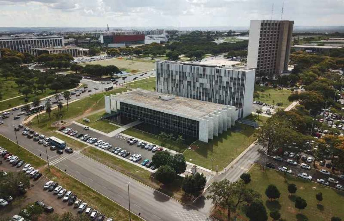 Tribunal de Contas do DF abre concurso com vagas de até R$ 19 mil