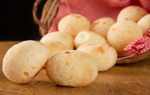 Pão de queijo: confira dicas para conseguir o resultado perfeito