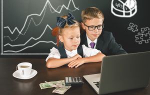 Educação financeira: 6 dicas para conseguir falar sobre o assunto com as crianças