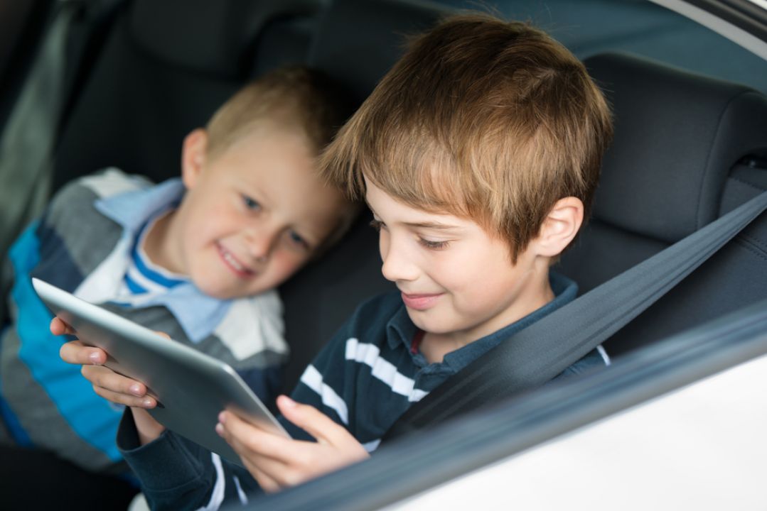 6 cuidados essenciais para as viagens de carros com as crianças