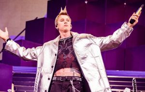 Machine Gun Kelly: saiba mais sobre o cantor e relembre polêmicas