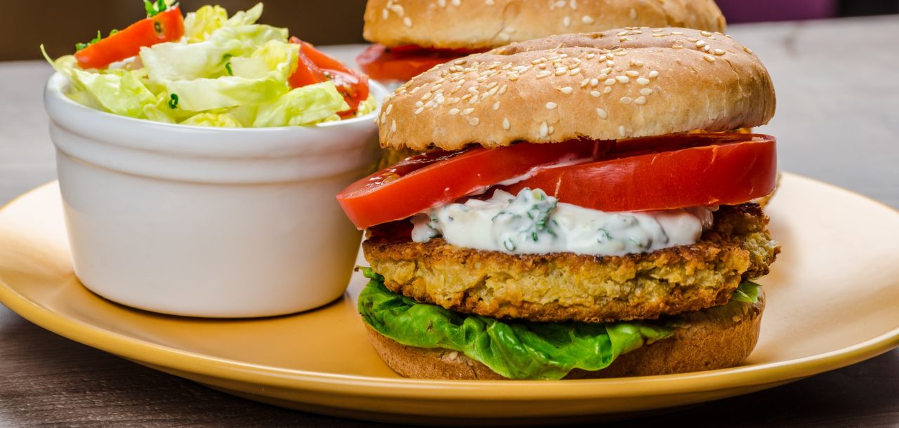 Como fazer hamburguer vegetariano? Confira receitas sem carne. 
