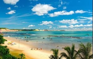 Encantos Litorâneos do Brasil: Uma Viagem pelas Praias Ensolaradas e Paraísos Tropicais