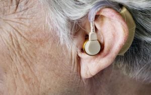 Aparelhos auditivos: dicas fundamentais para não errar na escolha